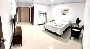 Aeropuerto SJO 5 min -Marianas Apartments - Breakfast